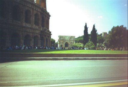 Kolosseum und Triumphbogen